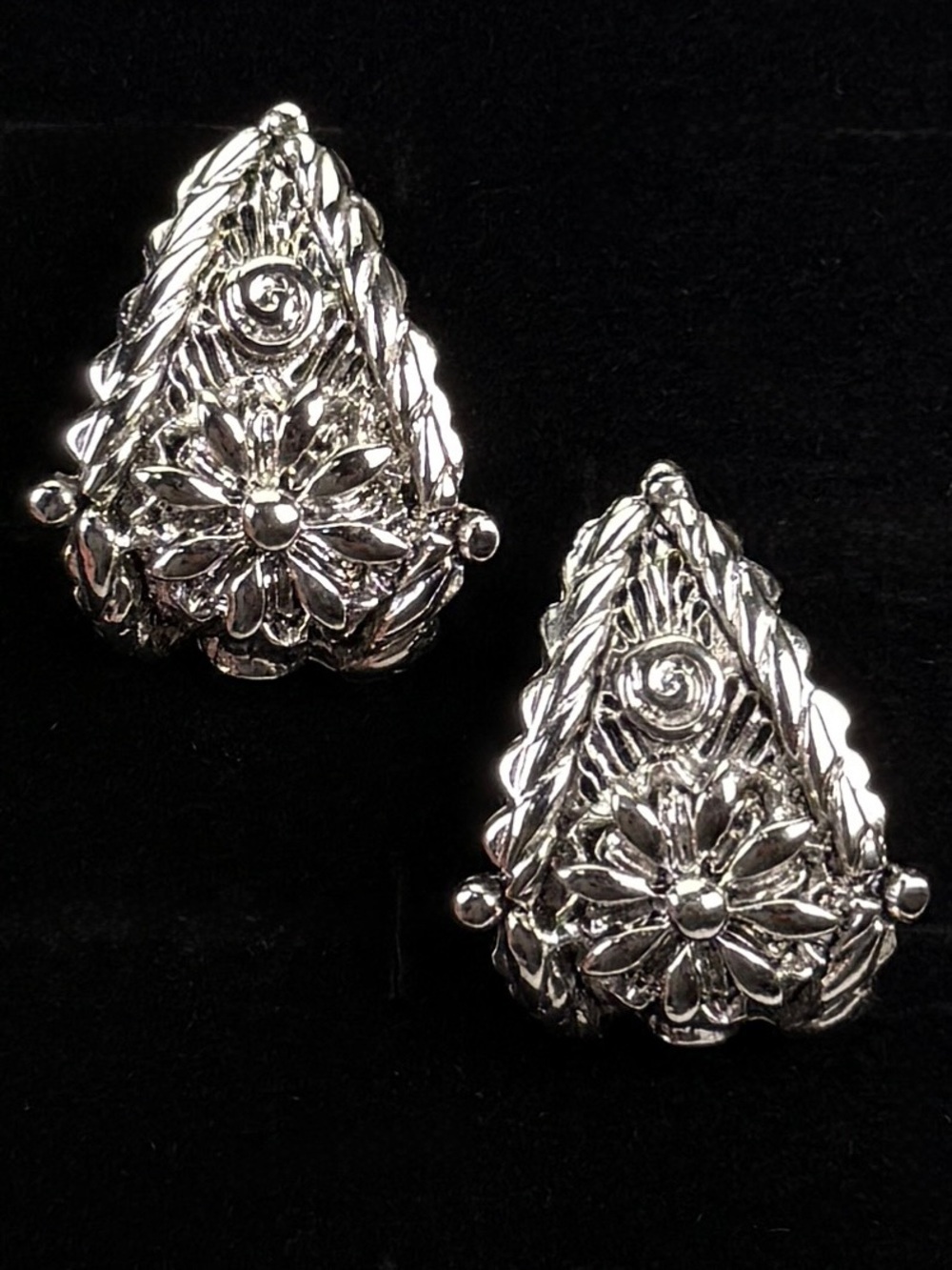 Vintage aged Silvertone weighted clip on earrings